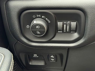 2022 RAM 1500 Laramie Crew Cab 4x4 5'7" Box