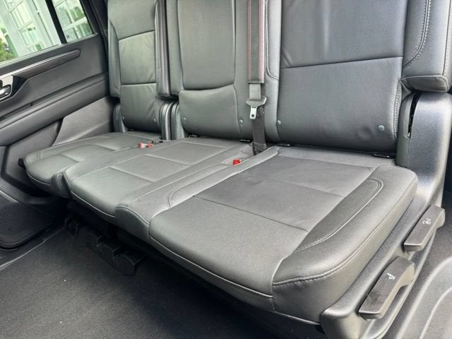 2025 Chevrolet Suburban LT