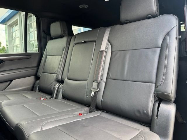 2025 Chevrolet Suburban LT
