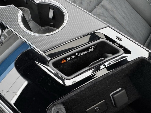 2025 Cadillac LYRIQ Luxury 1