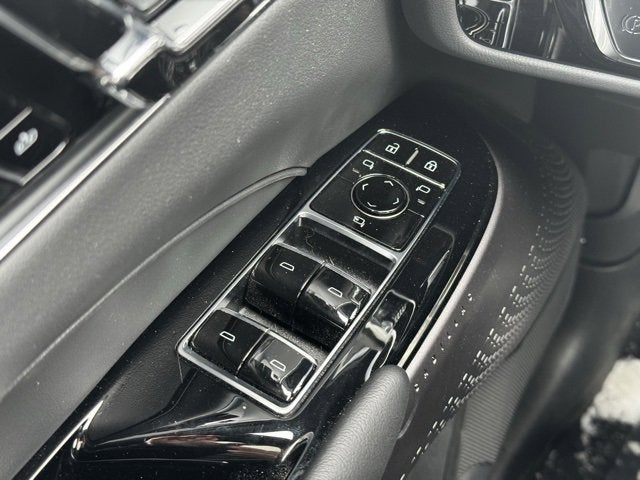 2025 Cadillac LYRIQ Luxury 1