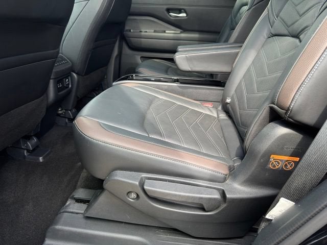 2025 Nissan Pathfinder Platinum 4WD