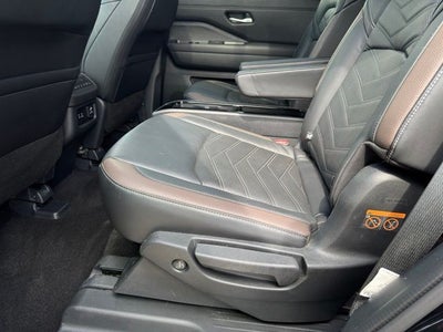 2025 Nissan Pathfinder Platinum