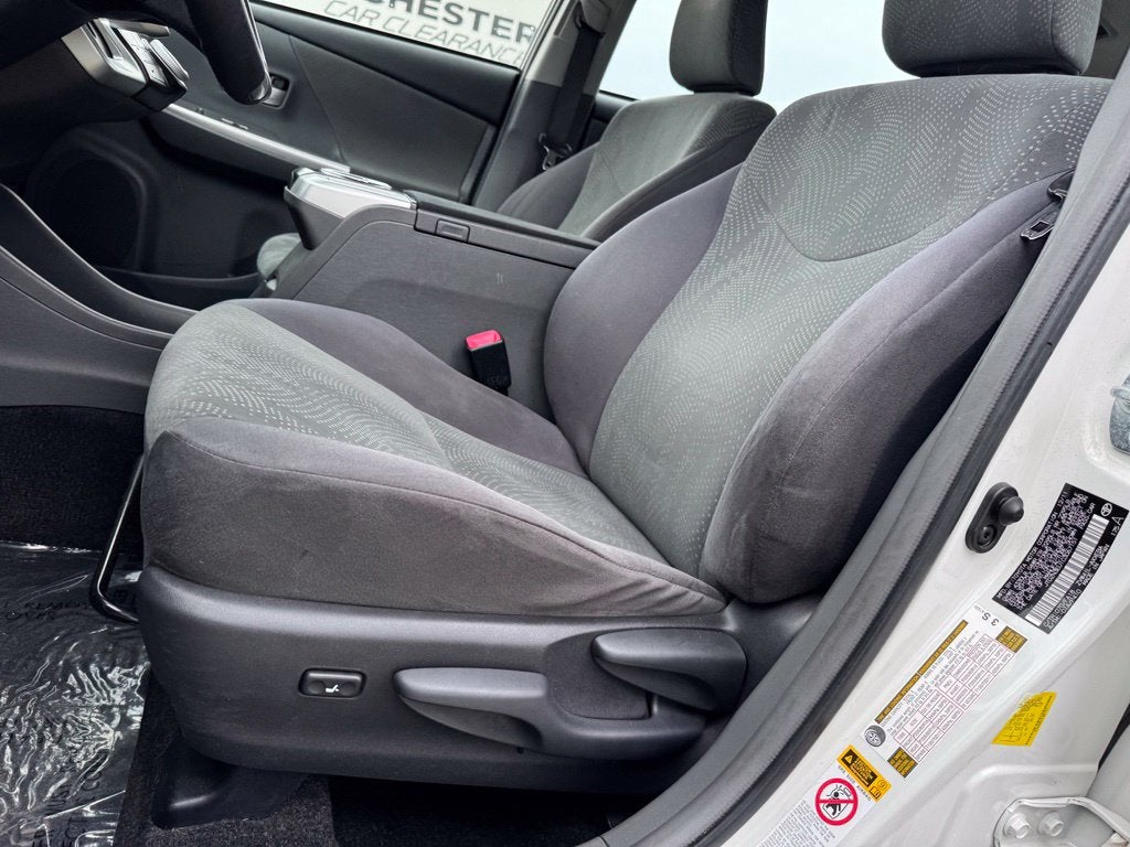 2012 Toyota Prius v Two