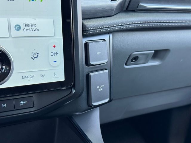 2025 Ford F-150 Lightning Flash w/ Extended Range Battery + Mobile Cord