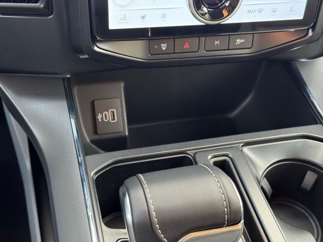 2025 Ford F-150 Lightning Flash w/ Mobile Power Cord + Heated Steering Wheel