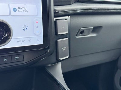 2025 Ford F-150 Lightning Flash w/9.6KW Pro Power Onboard + Max Tow