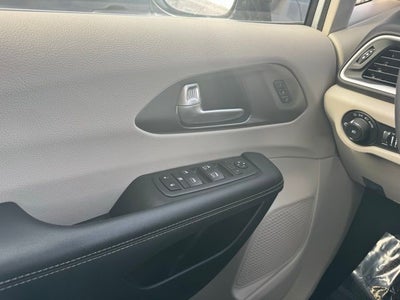 2024 Chrysler Pacifica Touring L FWD