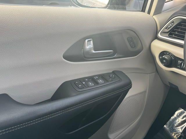 2024 Chrysler Pacifica Touring L FWD