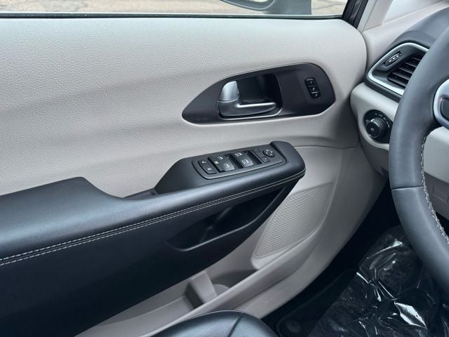 2023 Chrysler Pacifica Touring L FWD