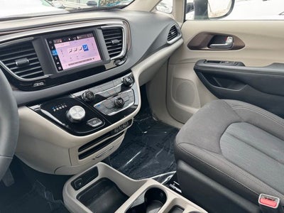 2024 Chrysler Voyager LX FWD