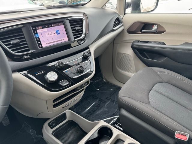 2024 Chrysler Voyager LX FWD