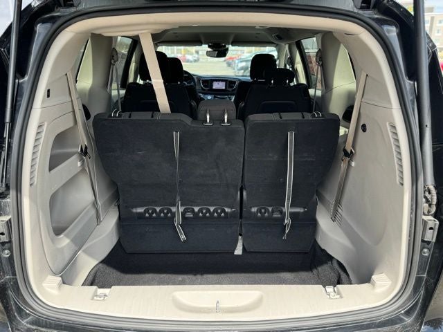 2024 Chrysler Voyager LX FWD