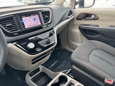 2024 Chrysler Voyager LX FWD