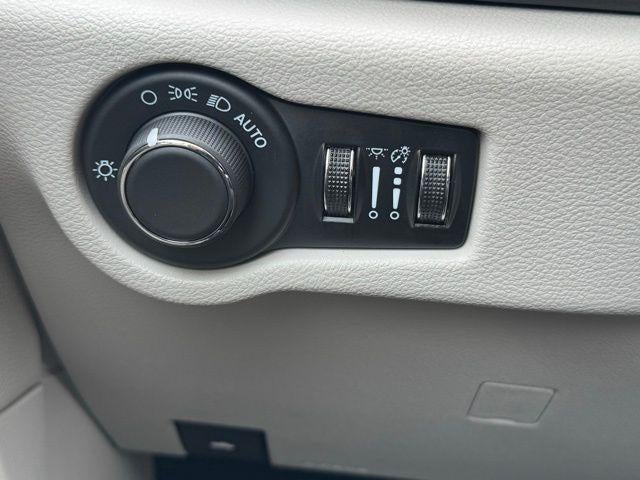 2024 Chrysler Voyager LX FWD