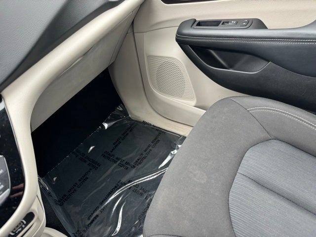 2023 Chrysler Voyager LX FWD