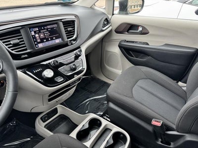 2023 Chrysler Voyager LX FWD