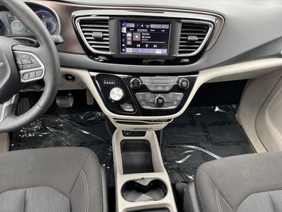 2023 Chrysler Voyager LX FWD