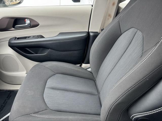 2023 Chrysler Voyager LX FWD