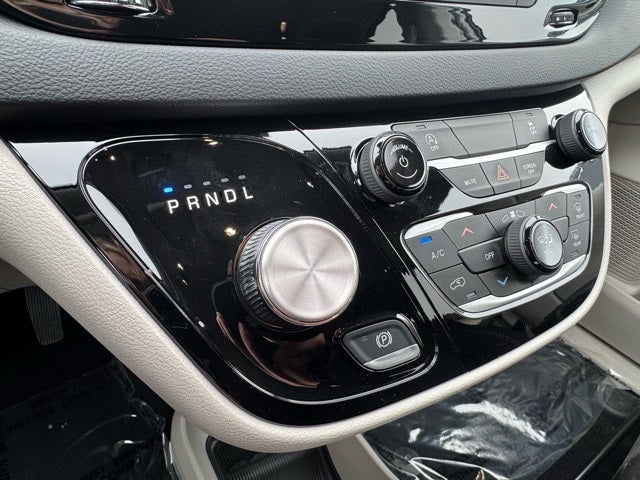 2023 Chrysler Voyager LX FWD