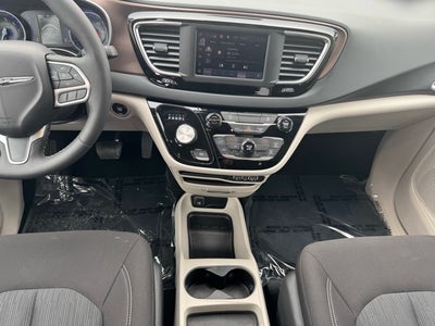 2023 Chrysler Voyager LX FWD