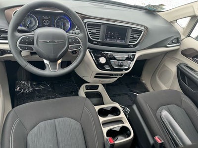 2023 Chrysler Voyager LX FWD