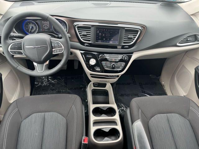 2023 Chrysler Voyager LX FWD