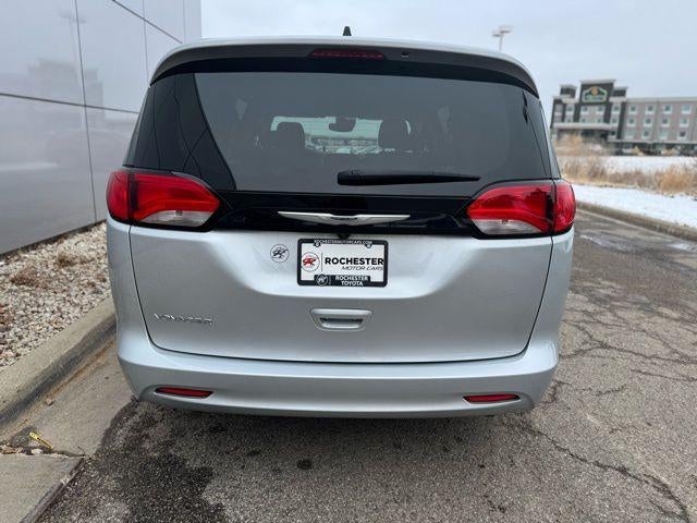 2023 Chrysler Voyager LX FWD