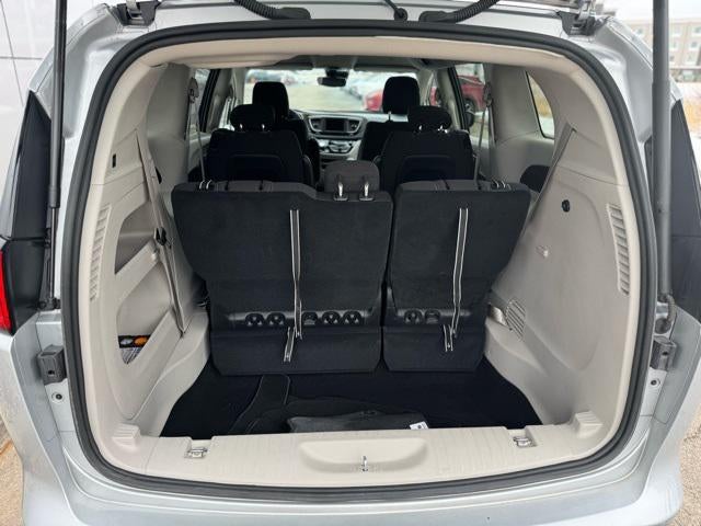 2023 Chrysler Voyager LX FWD