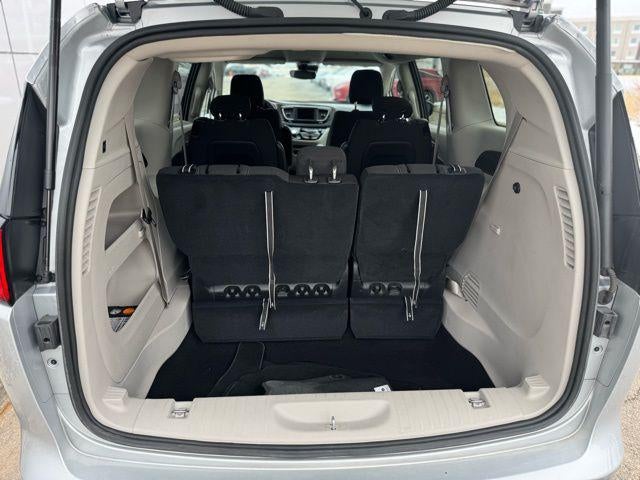 2023 Chrysler Voyager LX FWD