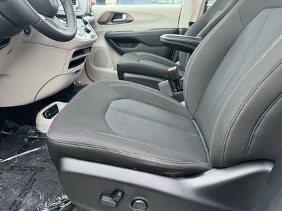 2023 Chrysler Voyager LX FWD