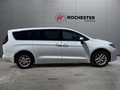 2023 Chrysler Voyager LX FWD