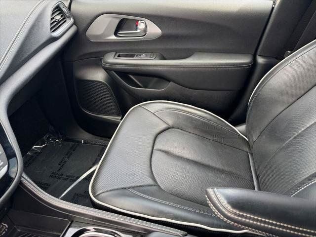 2025 Chrysler Pacifica Limited FWD