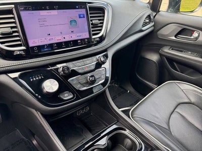 2025 Chrysler Pacifica Limited FWD