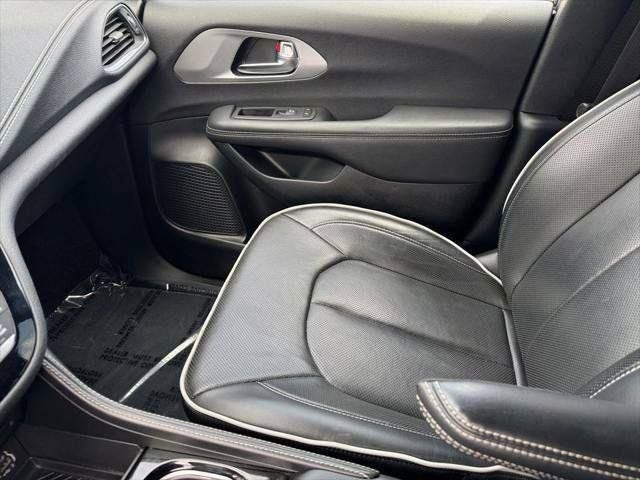 2025 Chrysler Pacifica Limited FWD