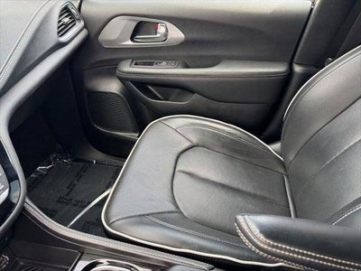 2025 Chrysler Pacifica Limited FWD