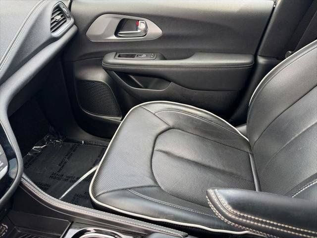 2025 Chrysler Pacifica Limited FWD