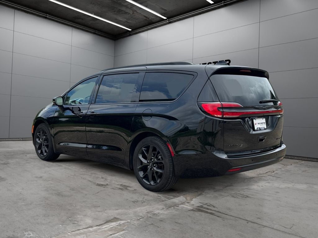 2025 Chrysler Pacifica Limited FWD