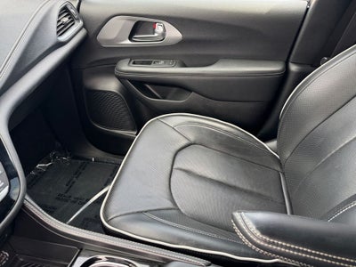 2025 Chrysler Pacifica Limited FWD