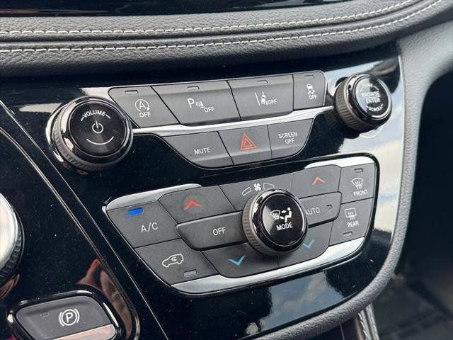 2025 Chrysler Pacifica Limited FWD