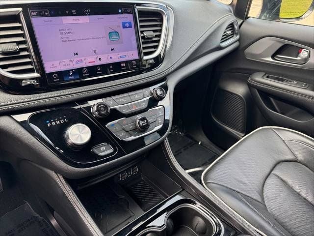 2025 Chrysler Pacifica Limited FWD