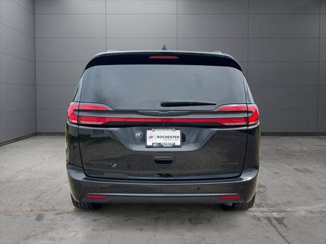 2025 Chrysler Pacifica Limited FWD