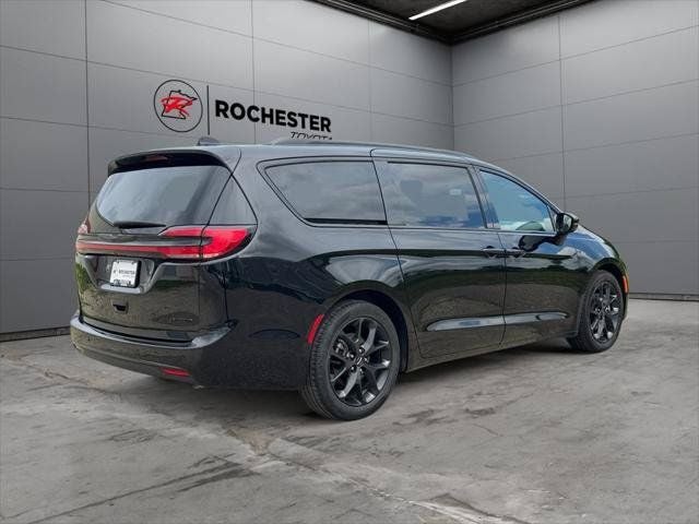 2025 Chrysler Pacifica Limited FWD