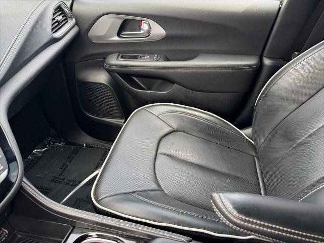 2025 Chrysler Pacifica Limited FWD