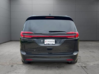 2025 Chrysler Pacifica Limited FWD