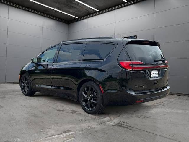 2025 Chrysler Pacifica Limited FWD