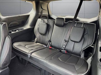 2025 Chrysler Pacifica Limited FWD