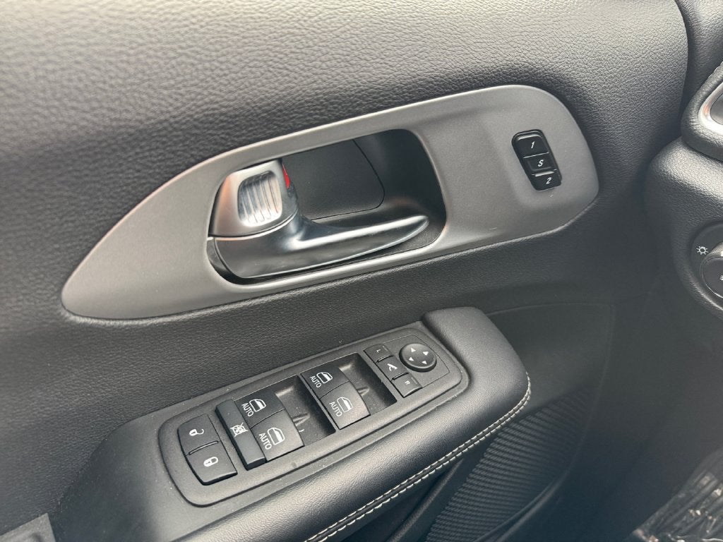 2025 Chrysler Pacifica Limited FWD