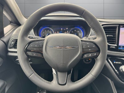 2025 Chrysler Pacifica Limited FWD