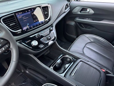 2025 Chrysler Pacifica Limited FWD